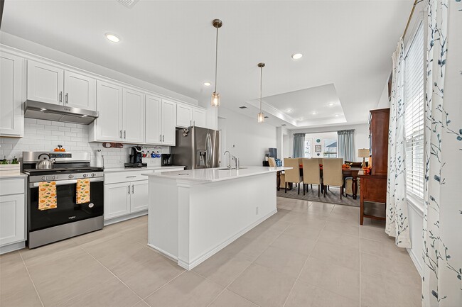 Building Photo - 8047 Prospect Dr