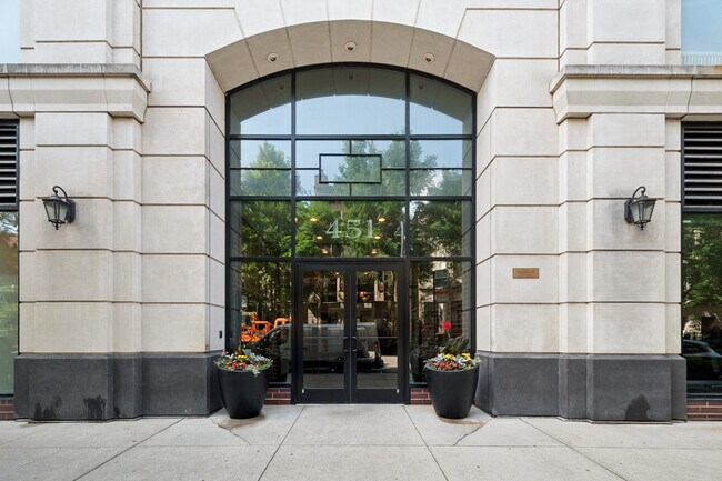 Building Photo - 451 W Huron St