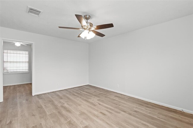 Building Photo - 10602 Rosehaven Dr