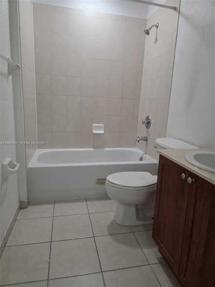 Building Photo - 10885 NW 89th Ter