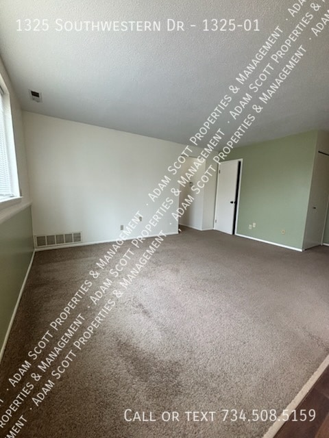 Building Photo - 1325 Southwestern Dr