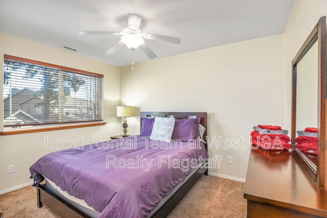 Building Photo - 3716 E Jacamar Dr