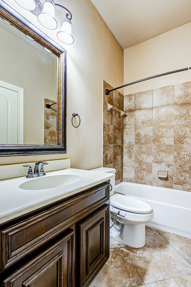 Building Photo - 27923 Silverstream Ct