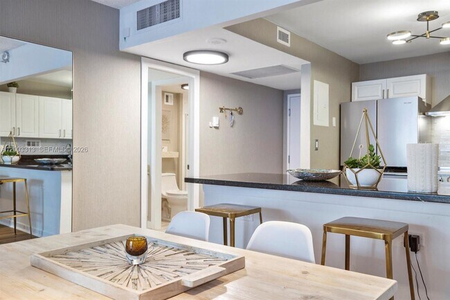 Building Photo - 2301 Collins Ave