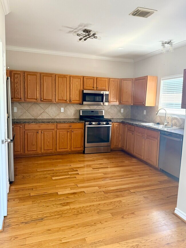 Building Photo - 5529 Cornish St