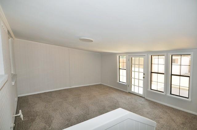 Building Photo - 402 E Carolyn Dr