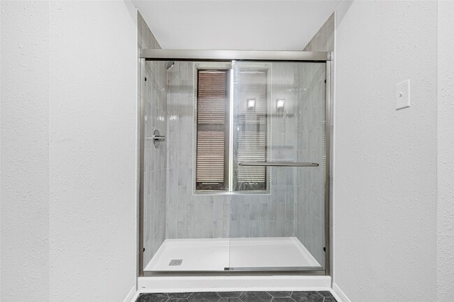 Building Photo - 2803 Camelot Ln