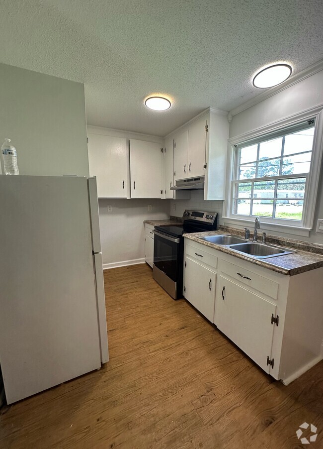 Building Photo - 8844-8850 Deerwood Dr (Quadplex)