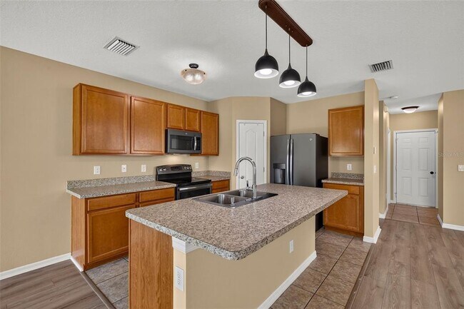 Building Photo - 817 Ashentree Dr