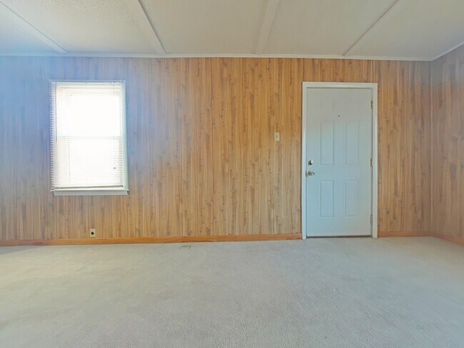 Building Photo - 3320 Forest Lake Dr