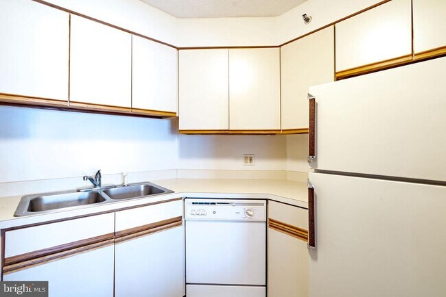 Building Photo - 2018 Walnut St