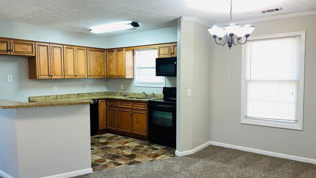 Building Photo - Completely updated 3 bedroom 2 bath home in Lagrange! Must see!