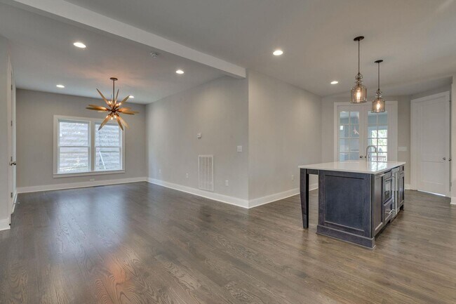 Building Photo - 1509 Ashwood Ave