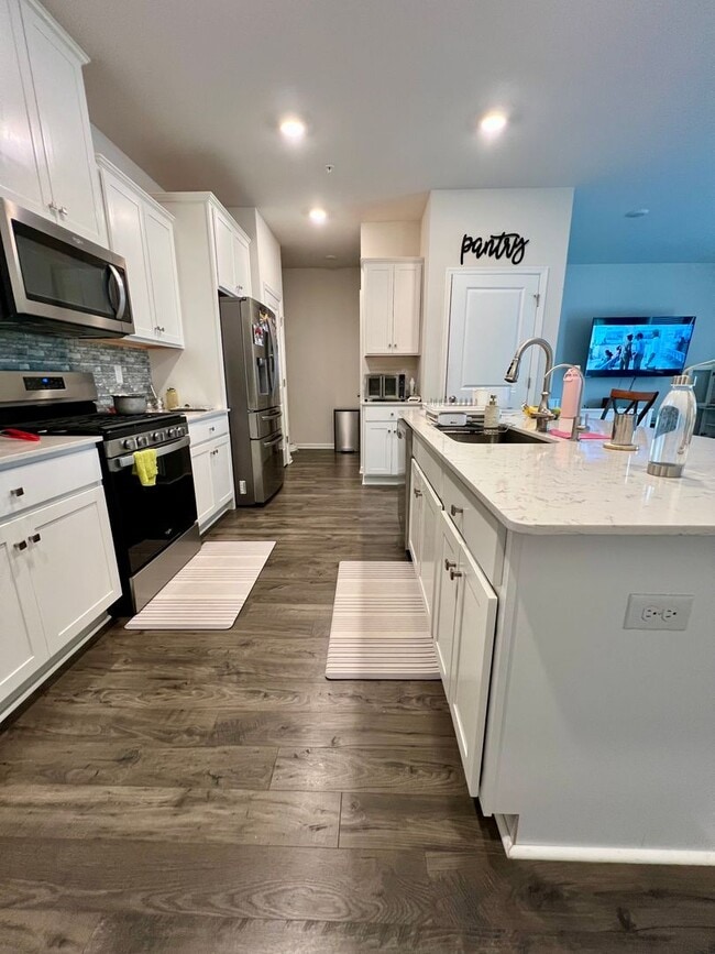 Building Photo - Stunning 4-Bed Townhome in Quakertown! Ava...