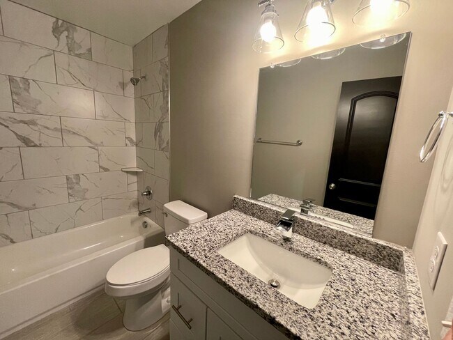 Building Photo - Blue Ridge Commons Townhome