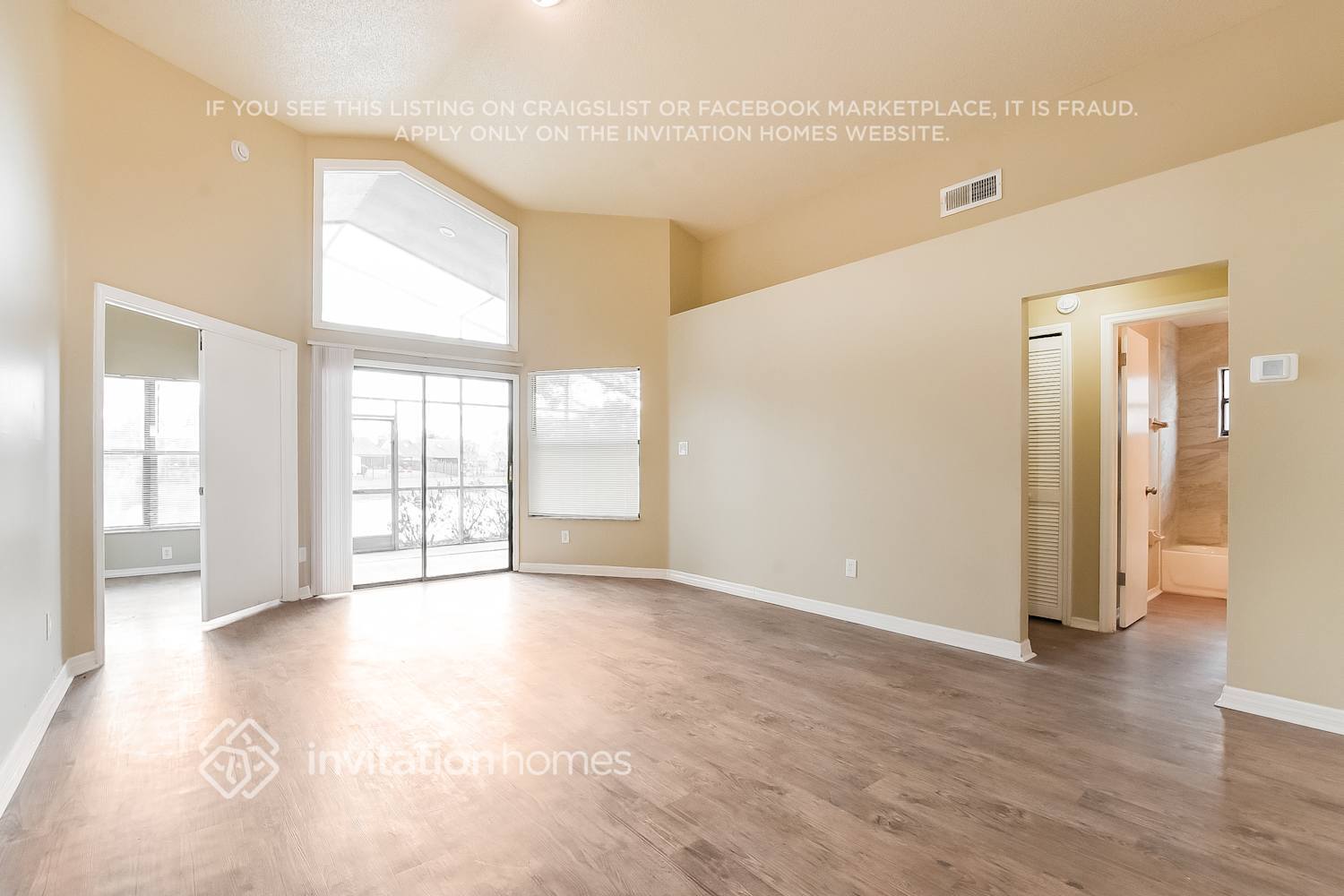 Building Photo - 242 Lakebreeze Cir