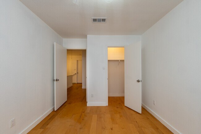 Building Photo - 8486 Ariel St