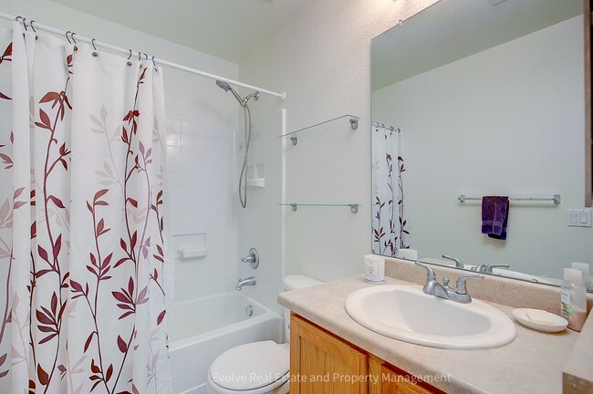 Building Photo - Evolve Real Estate: Beautiful Corner Townhome Available for Move-in on July 21st!