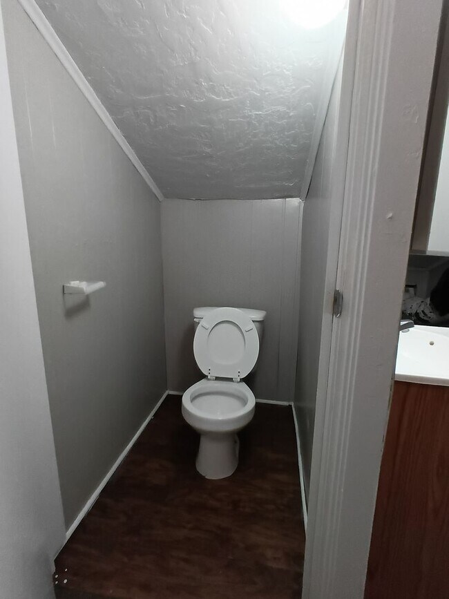 Building Photo - Tinker Close! FIRST FULL MONTH $500.00 OFF!