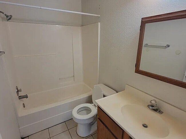 Building Photo - 812 Sagewood Trail