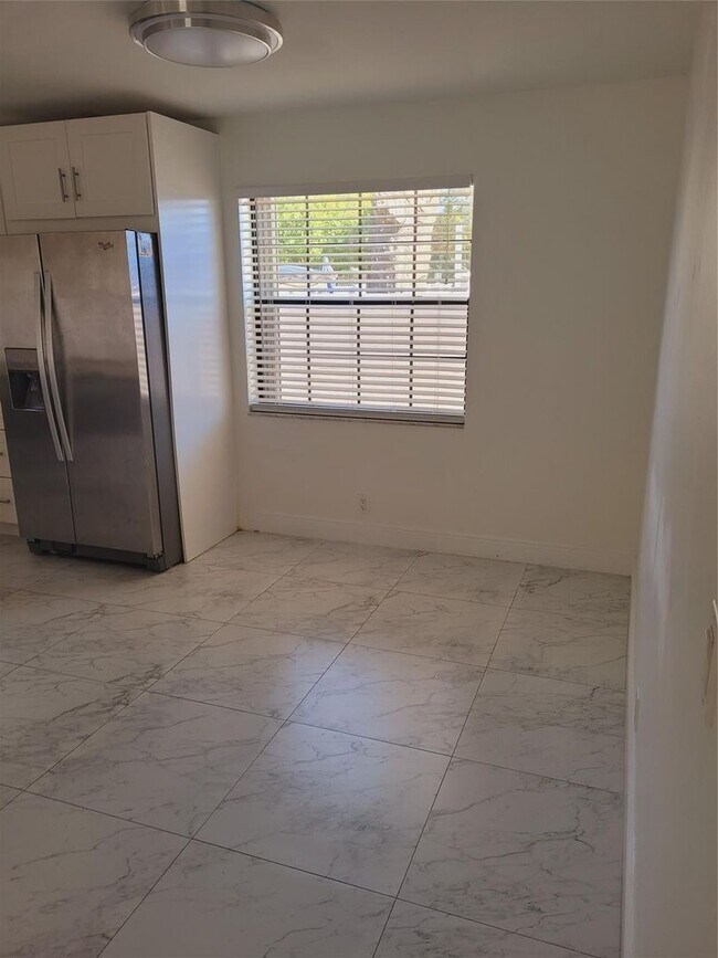 Building Photo - 770 NE 38th St