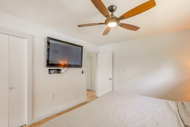 Building Photo - Charming 2Bed 2bath House in Denver