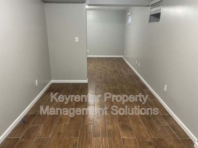 Building Photo - 33 Oak Ln