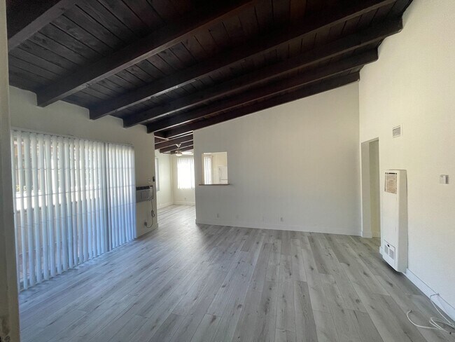 Interior Photo - key3608