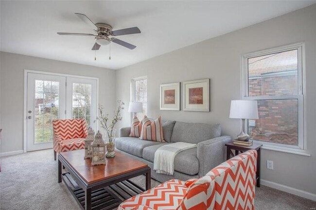 Building Photo - Fantastic 3bd/2ba home! Coming soon!
