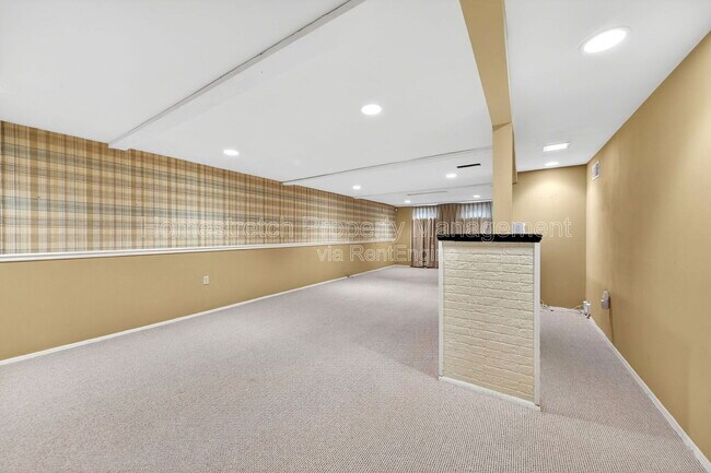 Building Photo - 2060 Loveland Dr