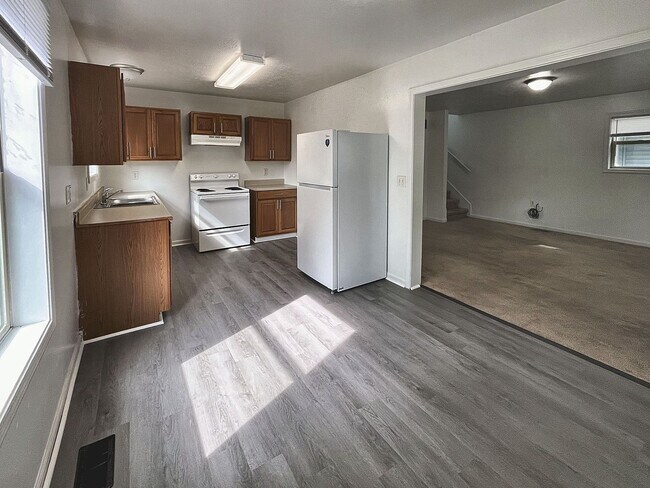 Building Photo - 4 Bed / 2 Full Bath Two-Story Home — Covered Front Porch, Detached Garage, Central Air