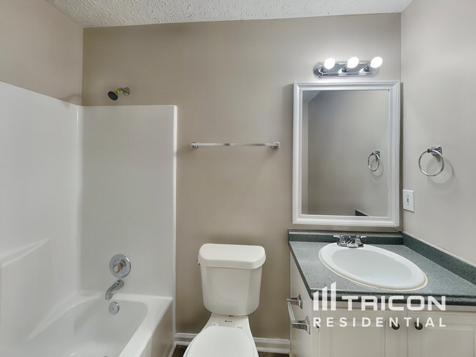 Building Photo - 38 Ann Cir