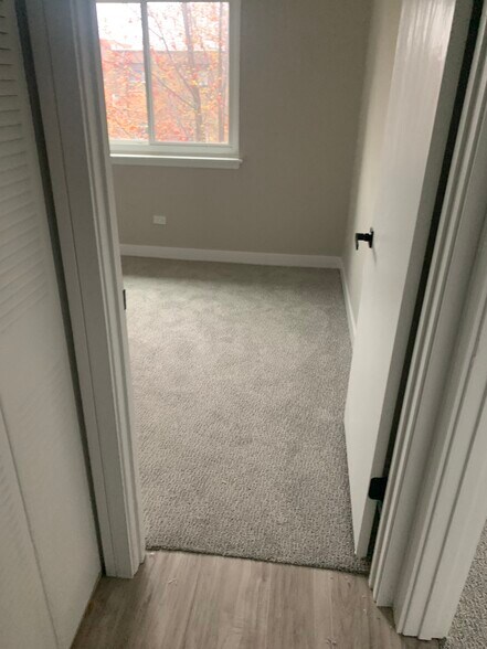 Building Photo - 1002 Castilian Ct
