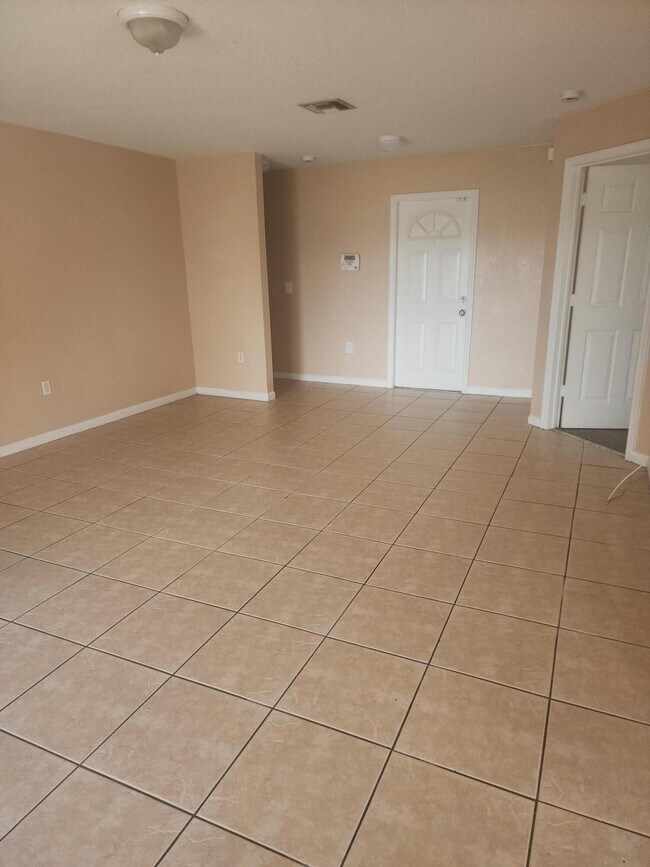 Building Photo - 8804 NW 38th Dr