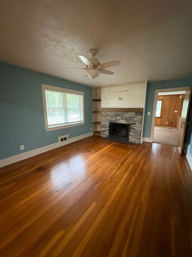 Building Photo - 3 bedroom 3 bath in Spartanburg!!