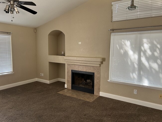 Building Photo - 4485 N Olive Ave