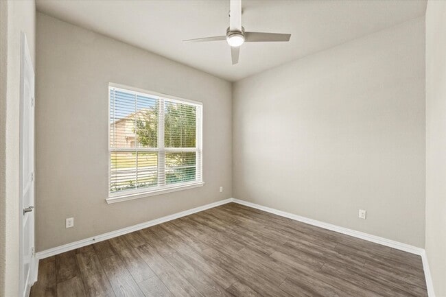 Building Photo - 3813 Gennaker Dr