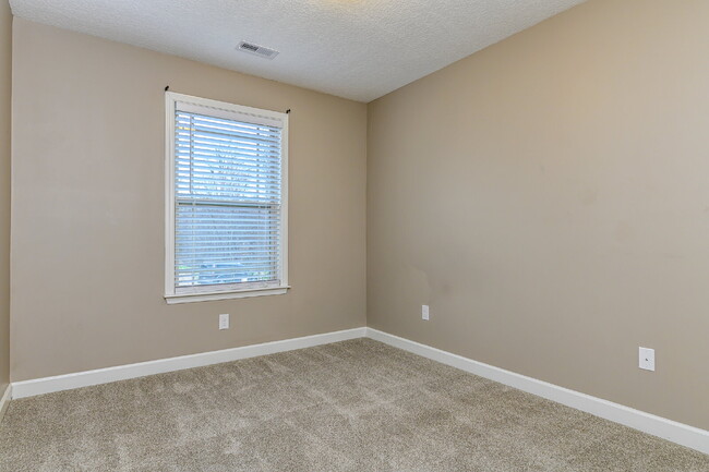 Building Photo - Charming 3-bed, 2-bath, 2017-construction ...