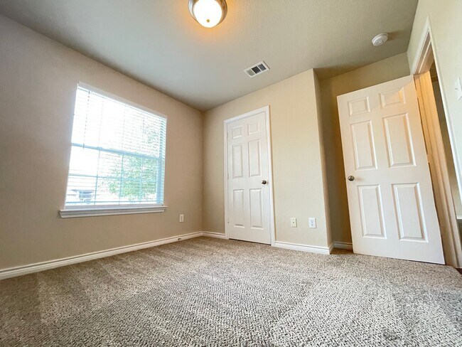 Building Photo - PRICE REDUCED!!! Denton County but Northwe...