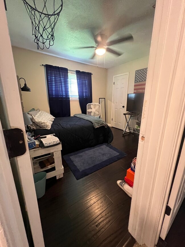 Building Photo - 8 Llano Drive