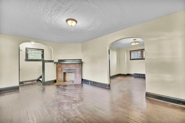 Building Photo - 1148 La Croix Ave