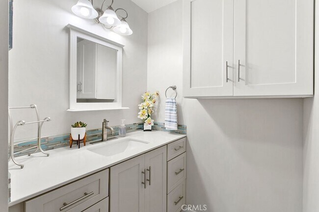 Building Photo - 19 Dover Pl