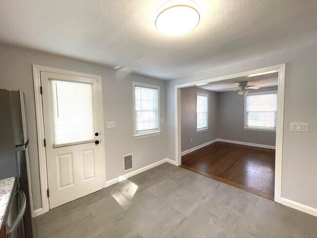 Building Photo - 34 Monroe St