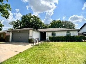 Building Photo - Gorgeous One Story Home in Sugar Land, TX