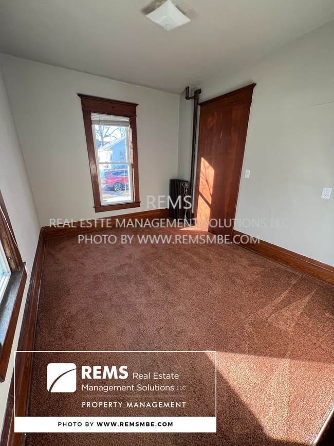 Building Photo - 420 N Pine St