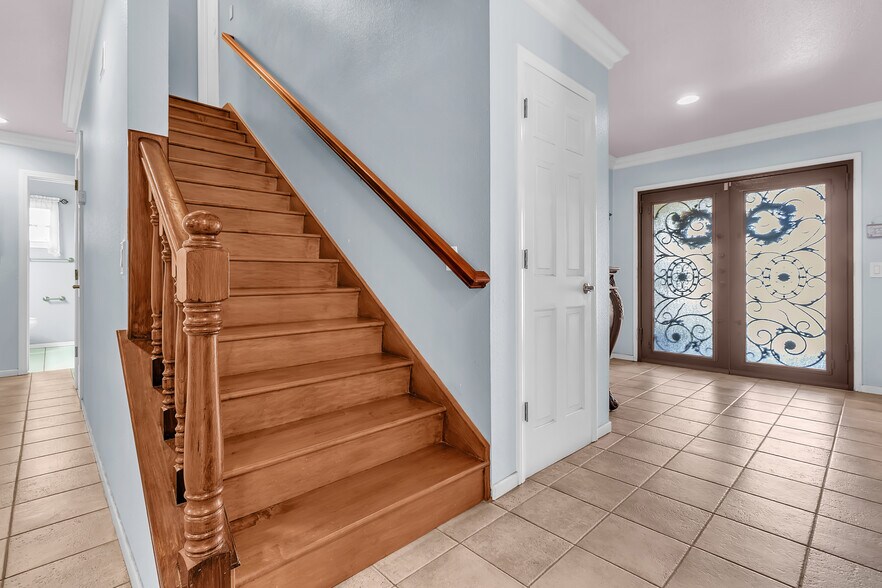 Building Photo - 9720 Blandwood Rd