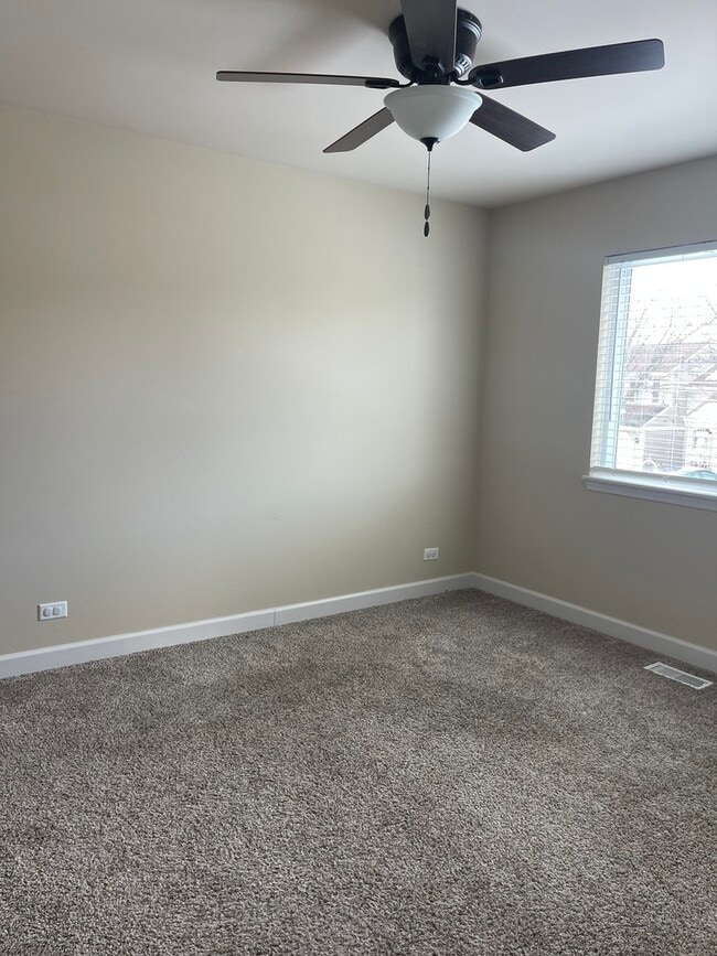 Building Photo - 6 Redbud Ct