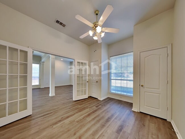 Building Photo - 2500 Kariba Ln