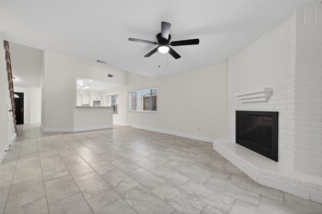 Building Photo - 10706 Lazy Meadows Dr