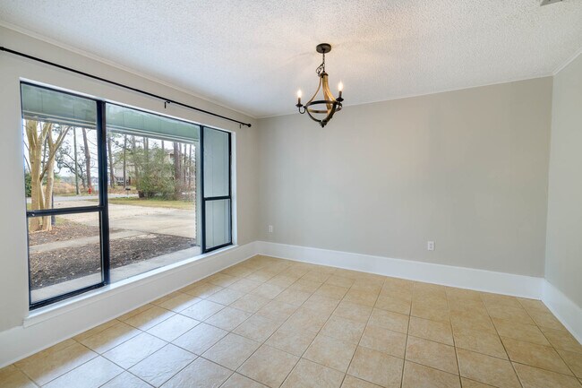 Building Photo - 1688 Vine Ave